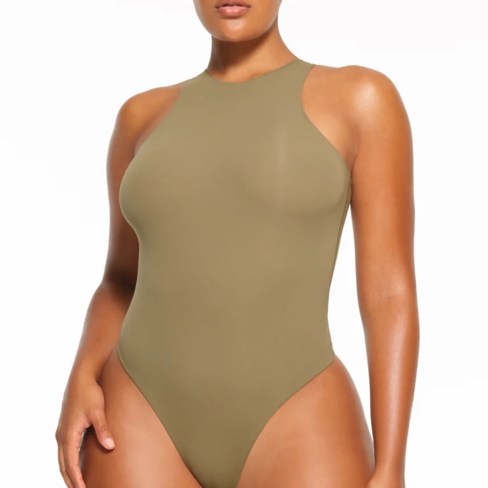 Skims - Khaki
FITS EVERYBODY
HIGH NECK BODYSUIT size 4X